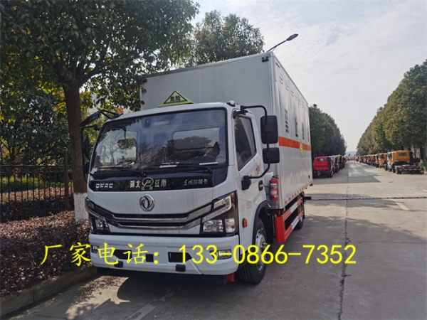 東風多利卡易燃固體廂式運輸車【國六】